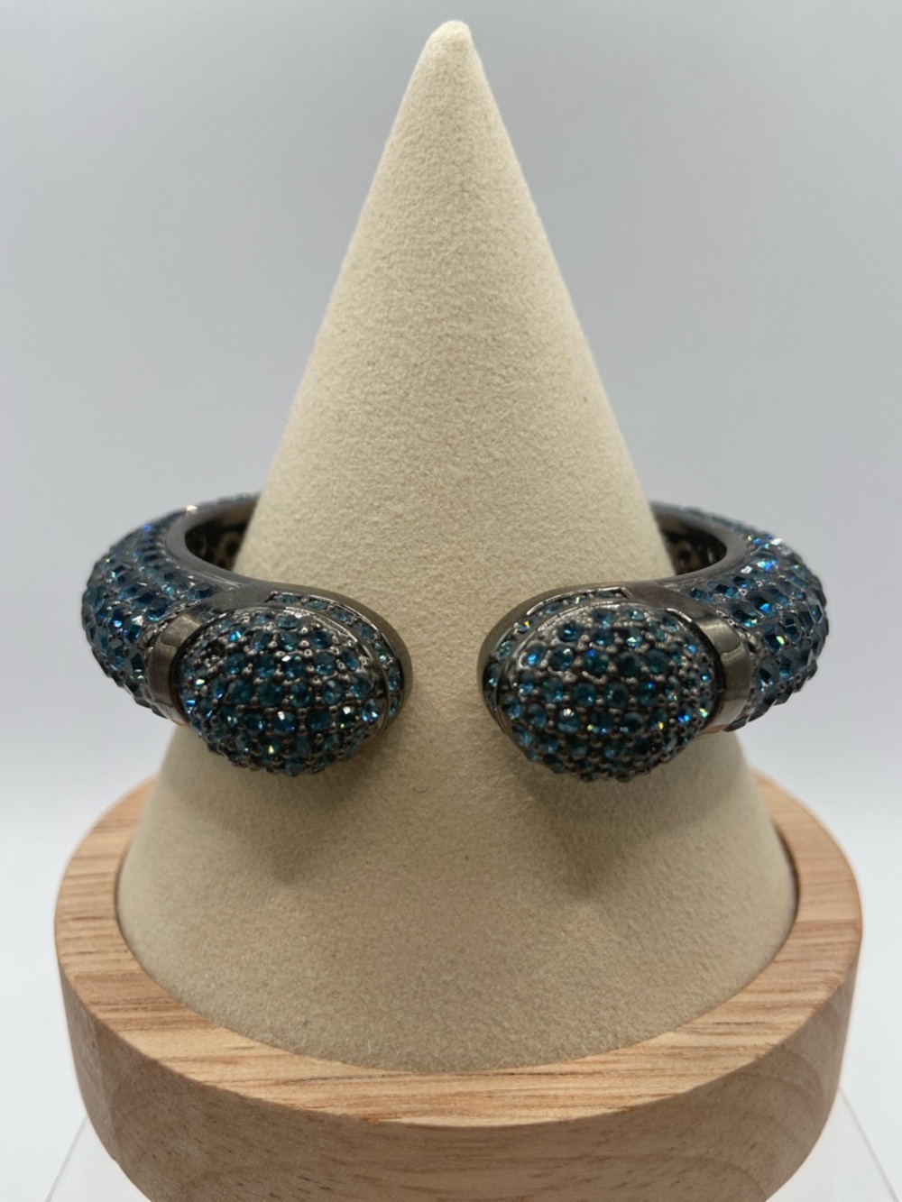Joan Boyce Kissable Cuff Blue Crystal Hinged  Bracelet Size M/L Statement